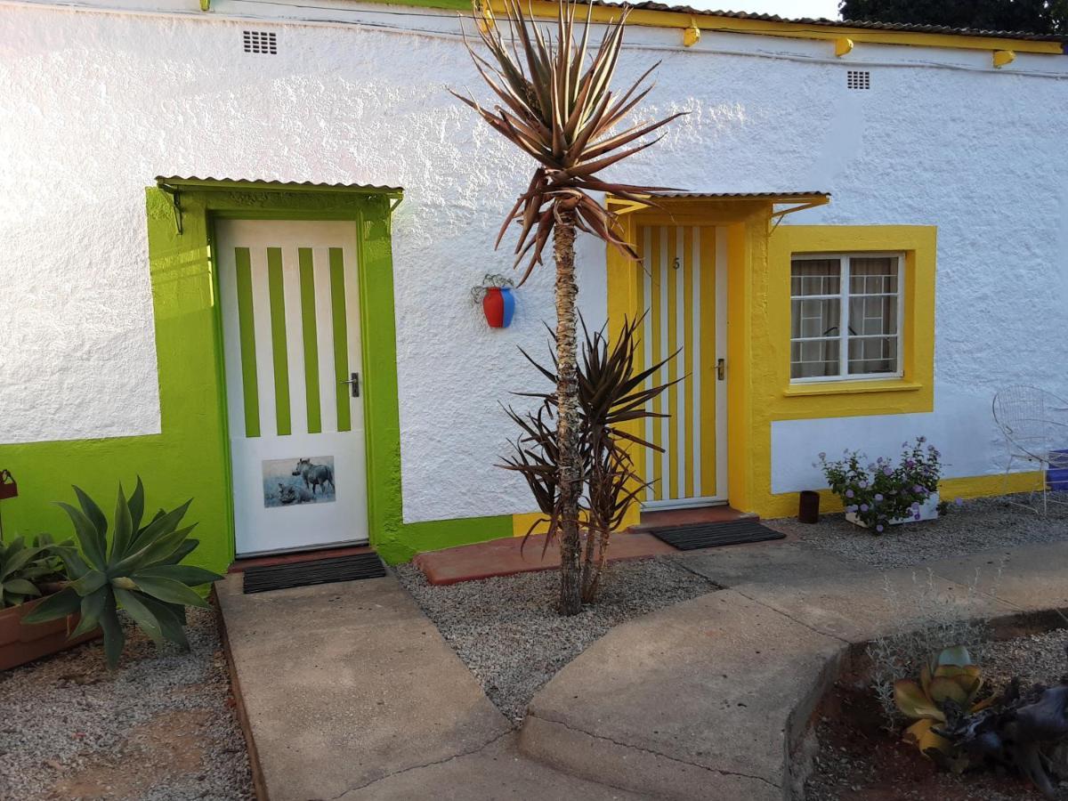 Kai-Oms Backpackers Lodge Outjo Exterior foto